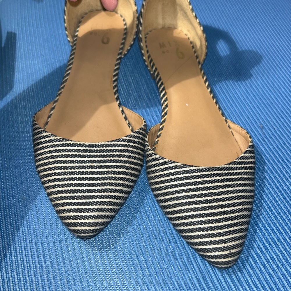 Mix No. 6 Black & White Striped Pointed Toe Ankle Strap Flats – Women’s 8